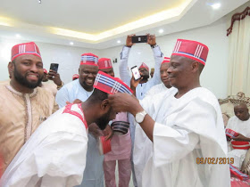 Kalli yanda Kwankwaso ya sawa Adam A. Zango hular kwankwasiyya